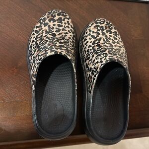 Never worn, Oofos Ooclog, M4-W6 EU 37